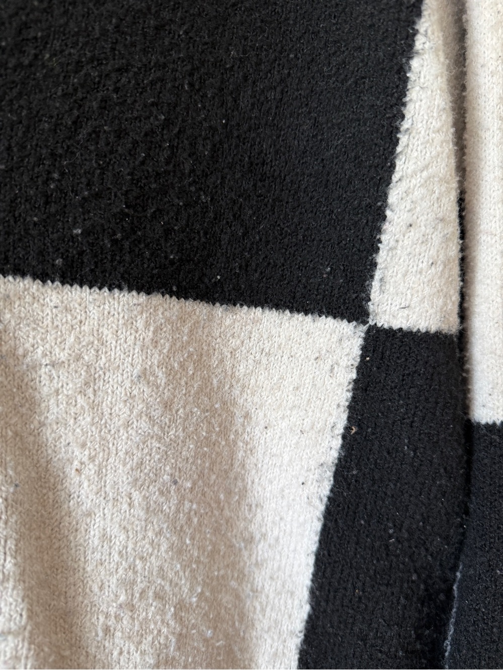 Modern Black and Cream Colorblock V-Neck Cardigan LUNA IVY size medium - Picture 4 of 10